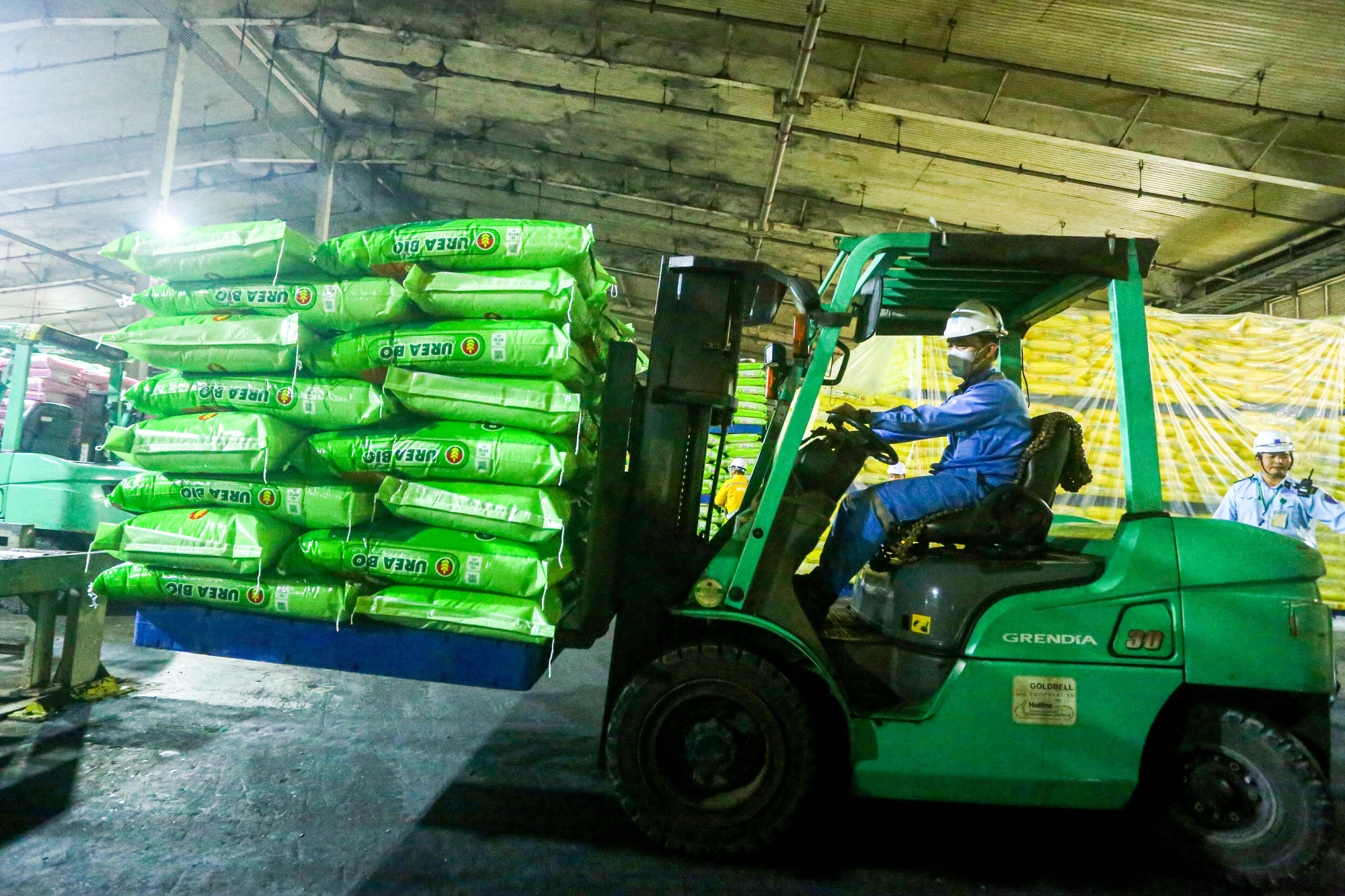 Đề nghị doanh nghiệp ưu tiên phân bón cho thị trường trong nước 2 Đề nghị doanh nghiệp ưu tiên phân bón cho thị trường trong nước - Ảnh 2.