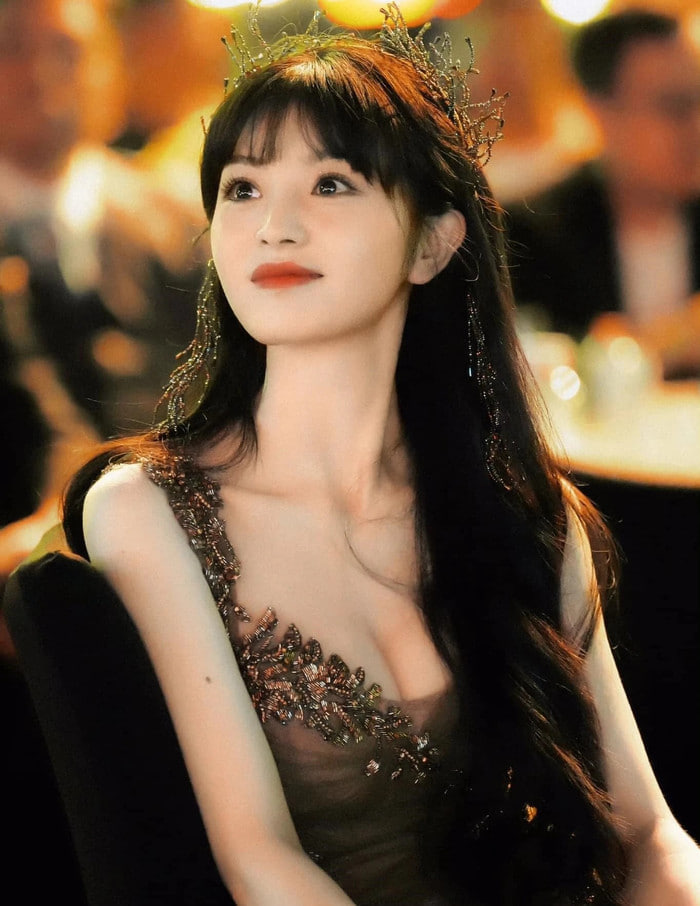 Điền Hi Vi mặc váy o ép vòng 1 khiến buổi livestream bị gián đoạn, ekip bị ném đá gắt- Ảnh 5.