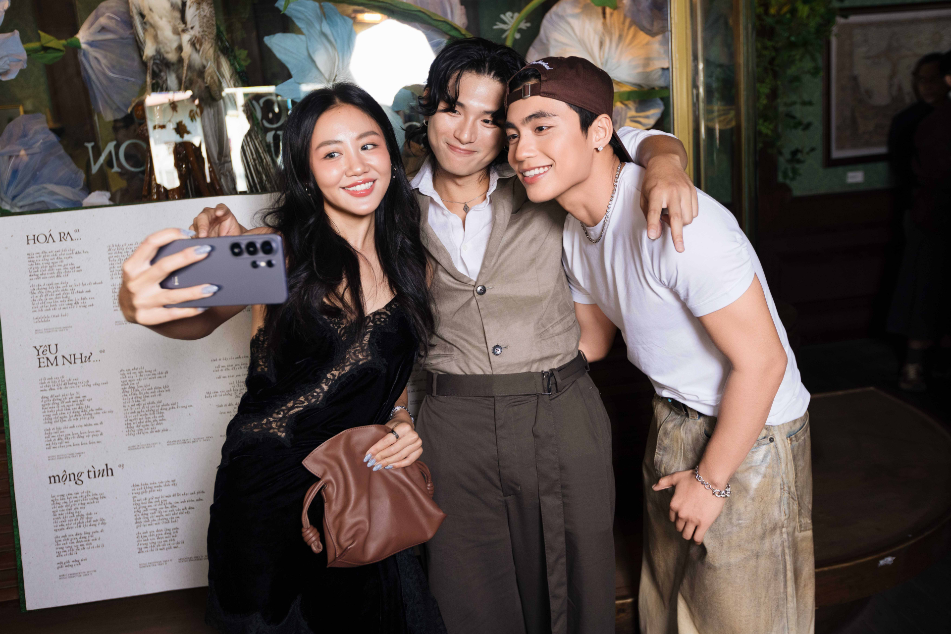 Nam ca sĩ Việt mất tích 2 năm vừa ra album đã được khen “hay nhất 2026”, cả nửa showbiz đến chúc mừng- Ảnh 10.