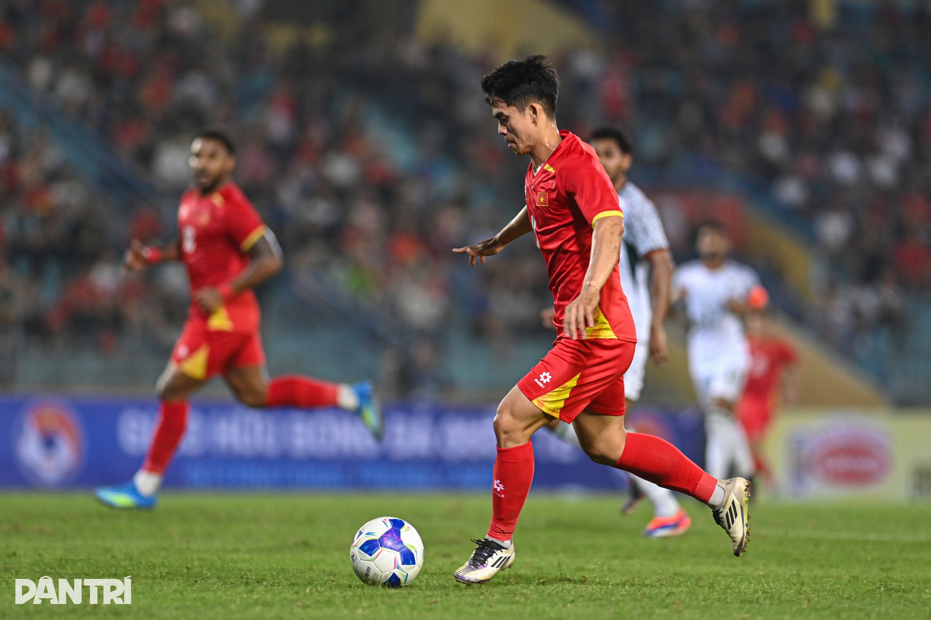 Màn trình diễn của Xuân Son, Hoàng Hên trong chiến thắng Bangladesh 3-0  - 2
