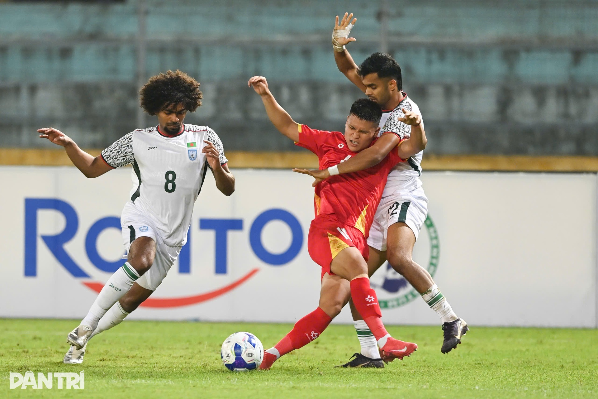 Màn trình diễn của Xuân Son, Hoàng Hên trong chiến thắng Bangladesh 3-0  - 3