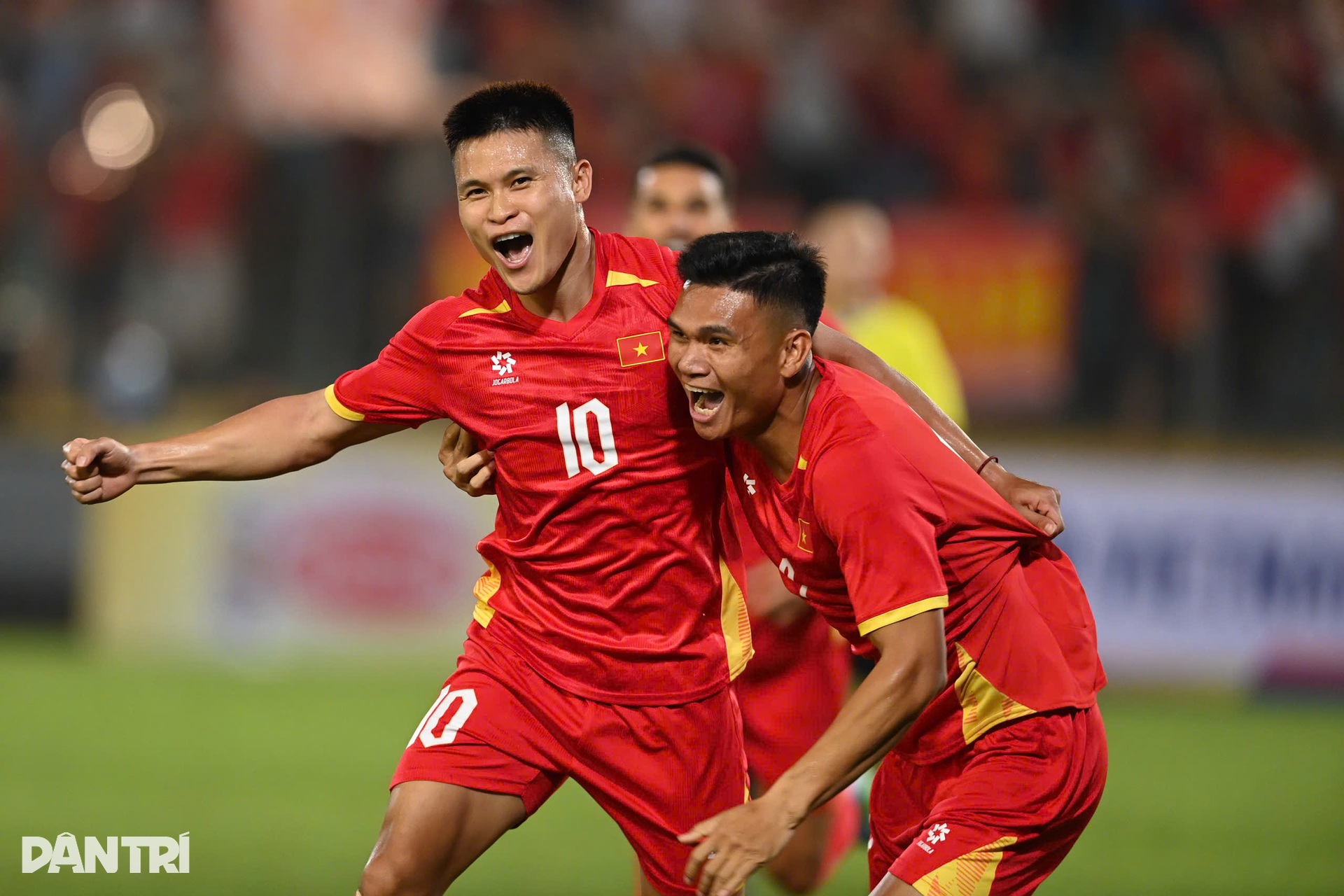 Màn trình diễn của Xuân Son, Hoàng Hên trong chiến thắng Bangladesh 3-0  - 4
