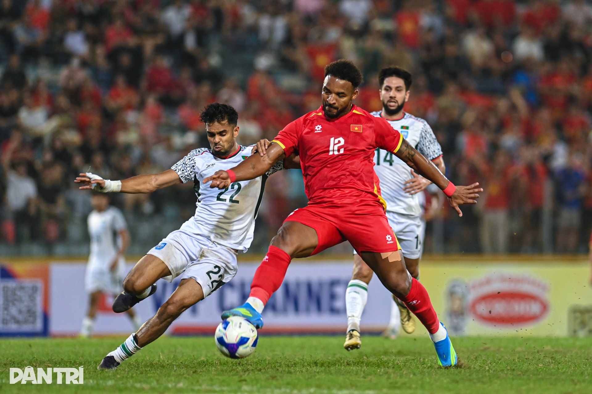 Màn trình diễn của Xuân Son, Hoàng Hên trong chiến thắng Bangladesh 3-0  - 10