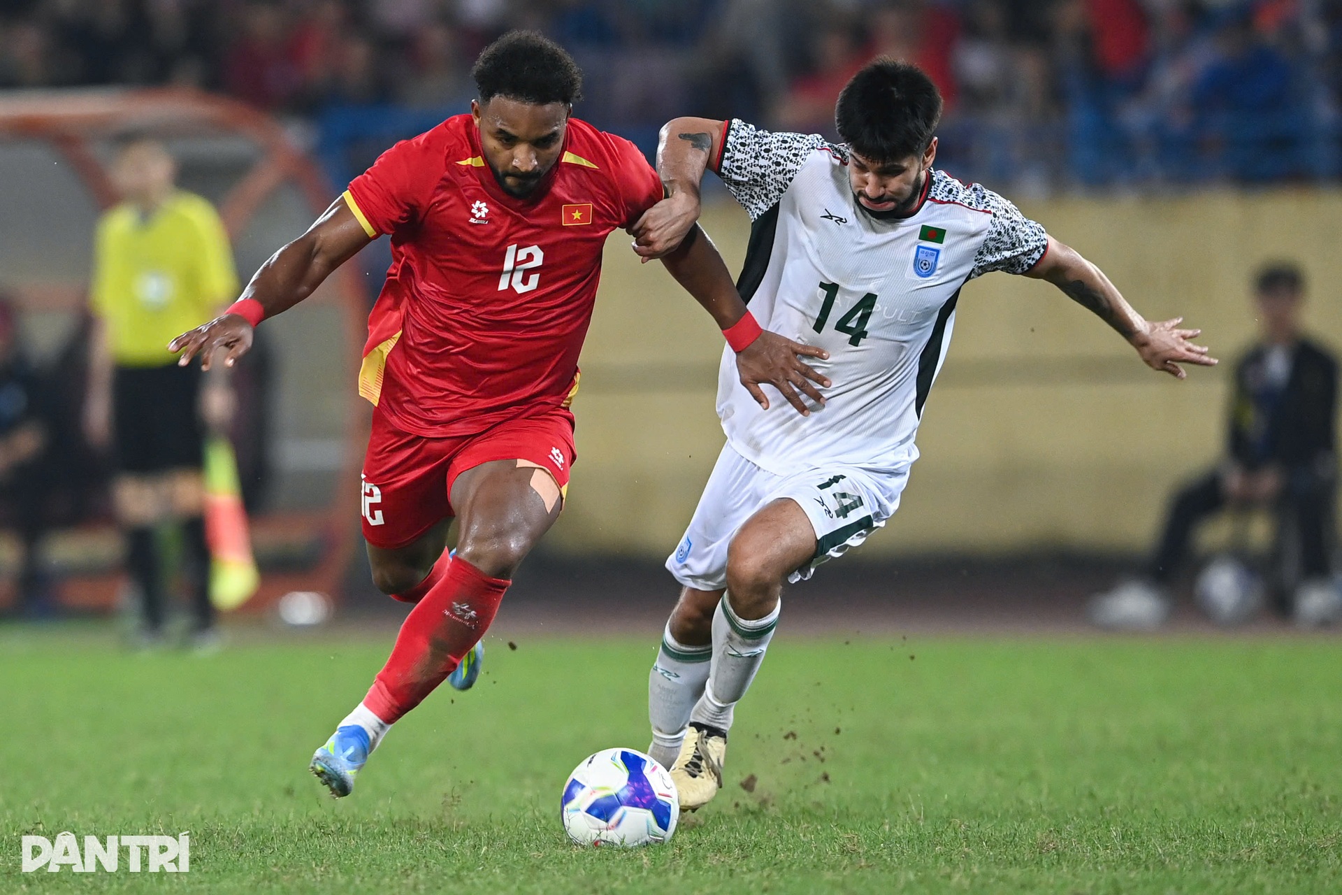 Màn trình diễn của Xuân Son, Hoàng Hên trong chiến thắng Bangladesh 3-0  - 11