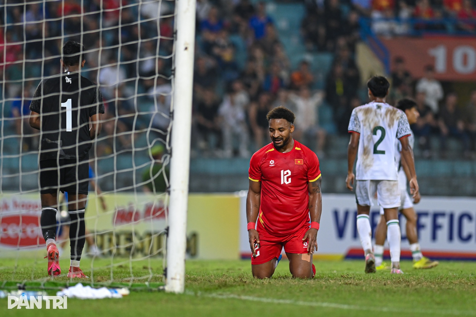 Màn trình diễn của Xuân Son, Hoàng Hên trong chiến thắng Bangladesh 3-0  - 12