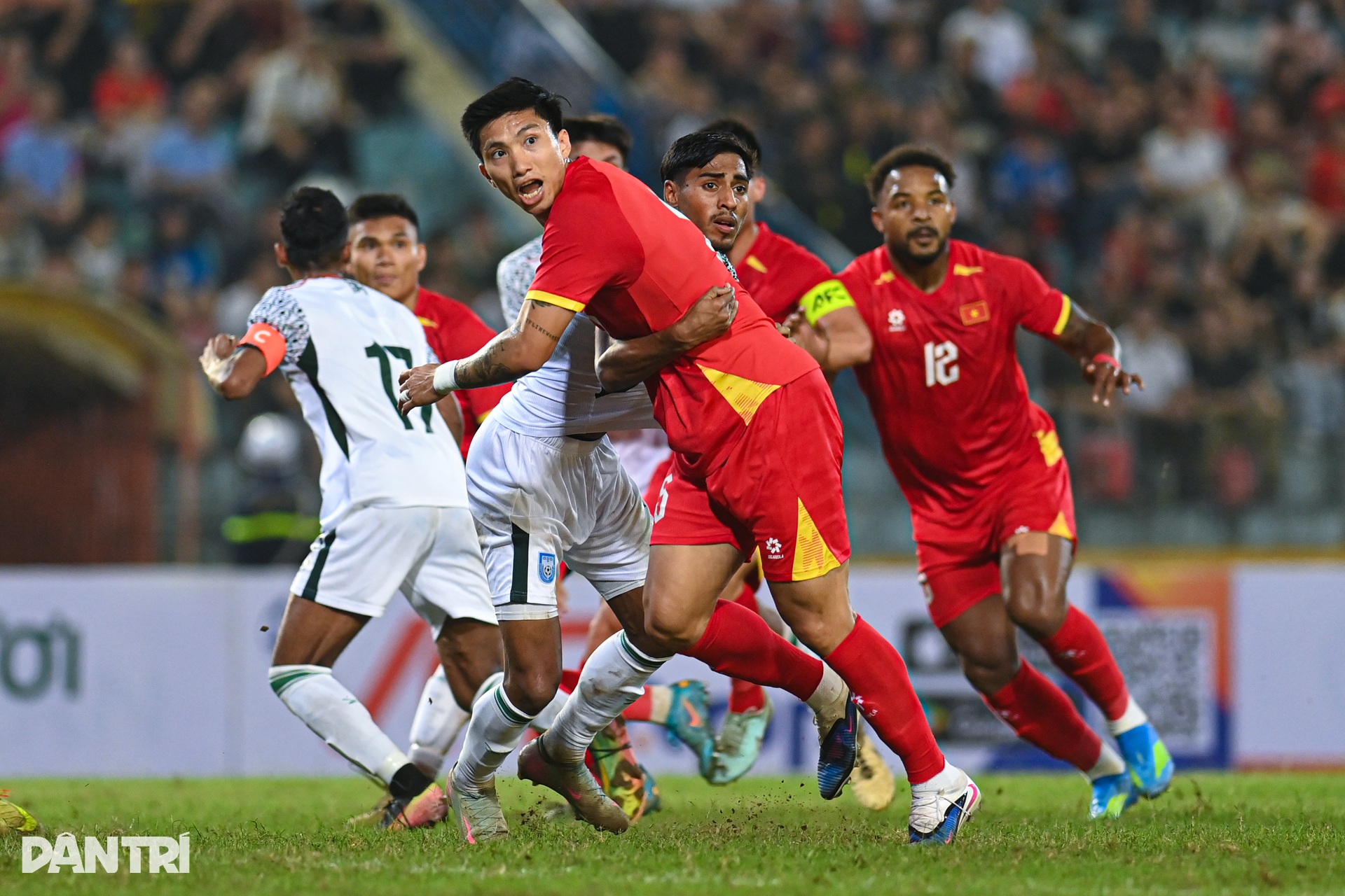 Màn trình diễn của Xuân Son, Hoàng Hên trong chiến thắng Bangladesh 3-0  - 13