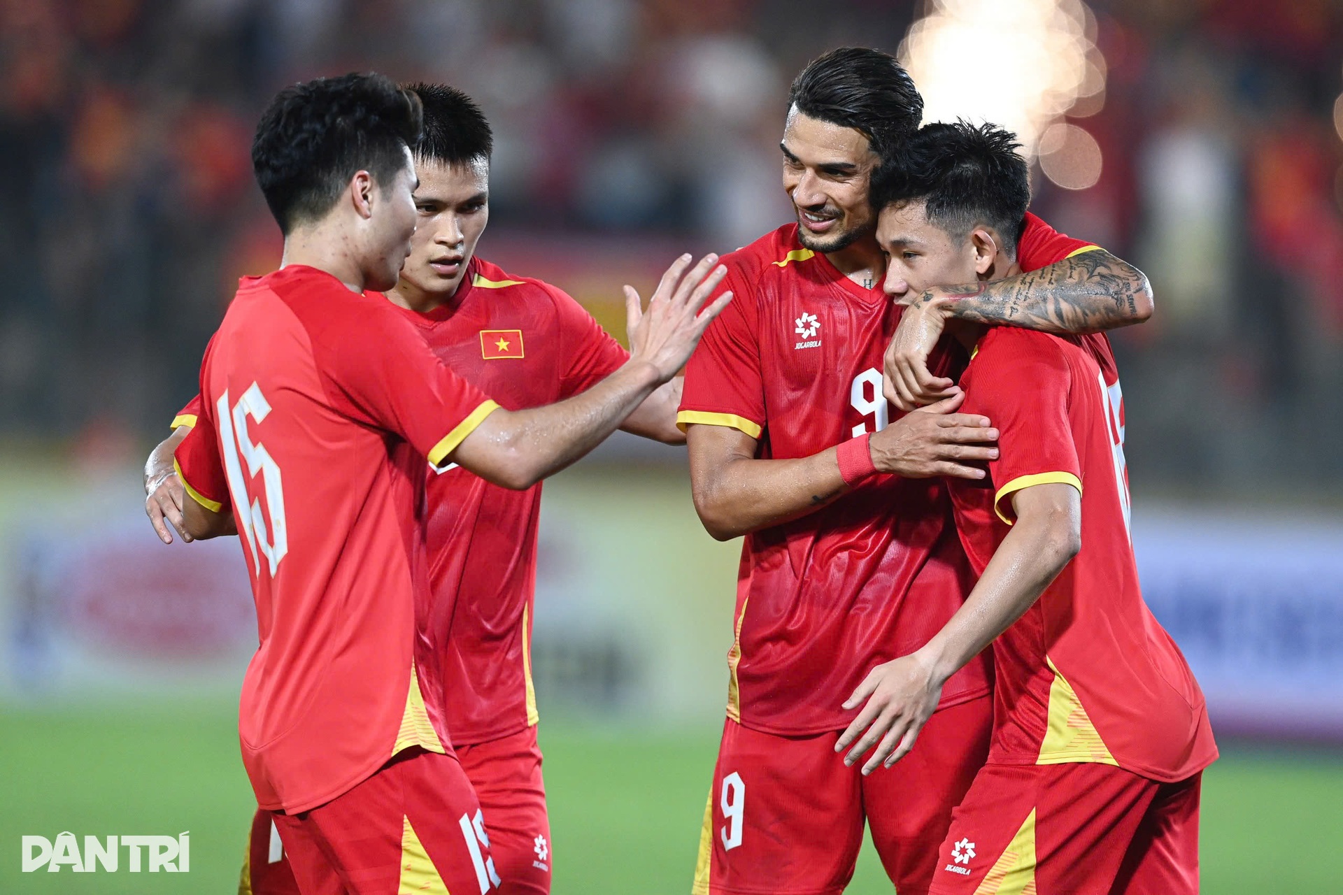Màn trình diễn của Xuân Son, Hoàng Hên trong chiến thắng Bangladesh 3-0  - 18