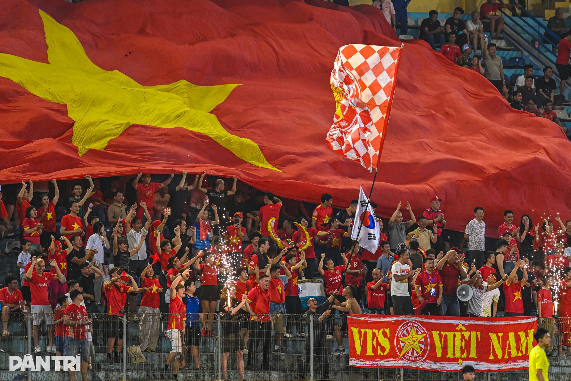 Màn trình diễn của Xuân Son, Hoàng Hên trong chiến thắng Bangladesh 3-0  - 19