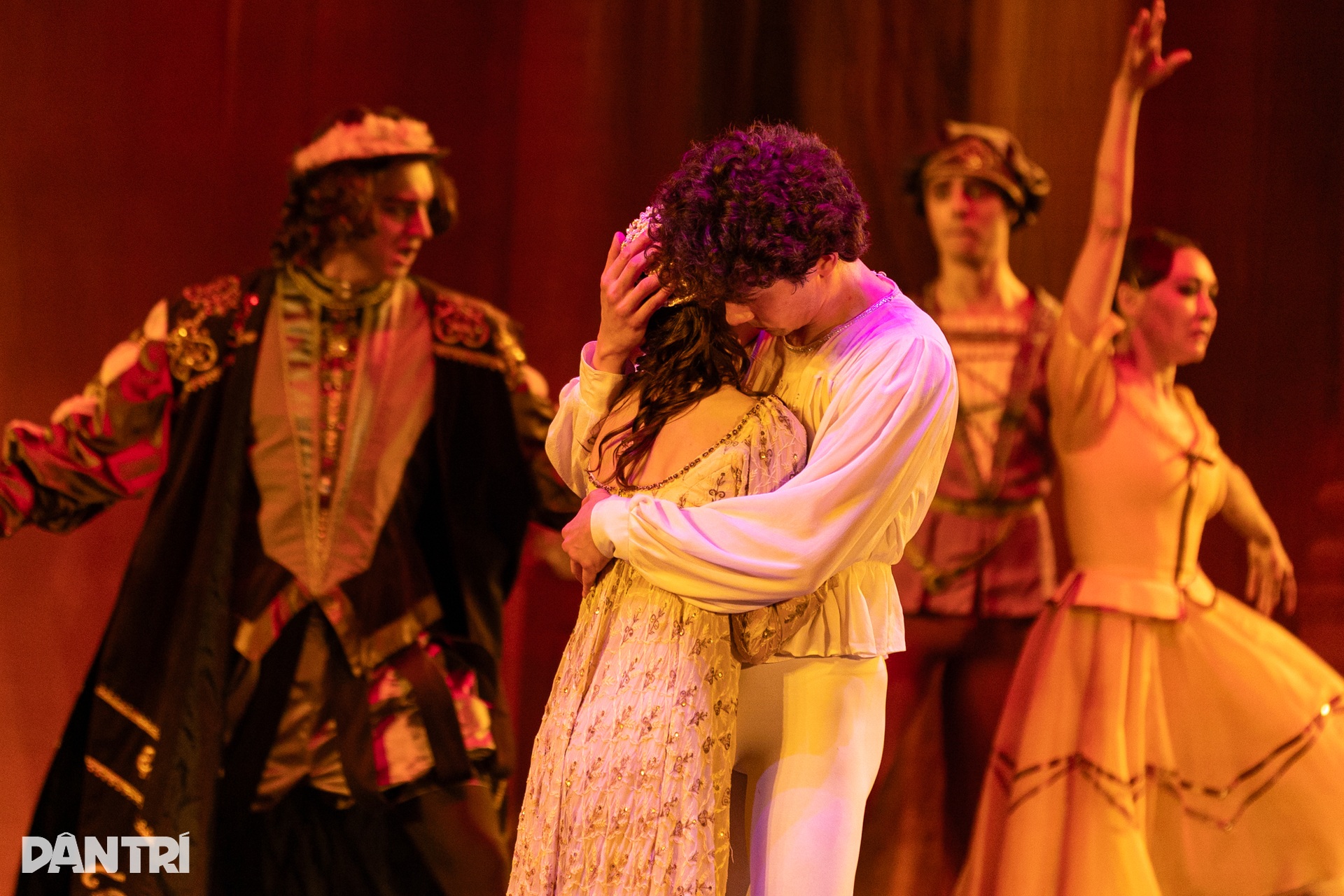 Khán giả Thủ đô choáng ngợp với vở ballet kinh điển Nga Romeo và Juliet - 10