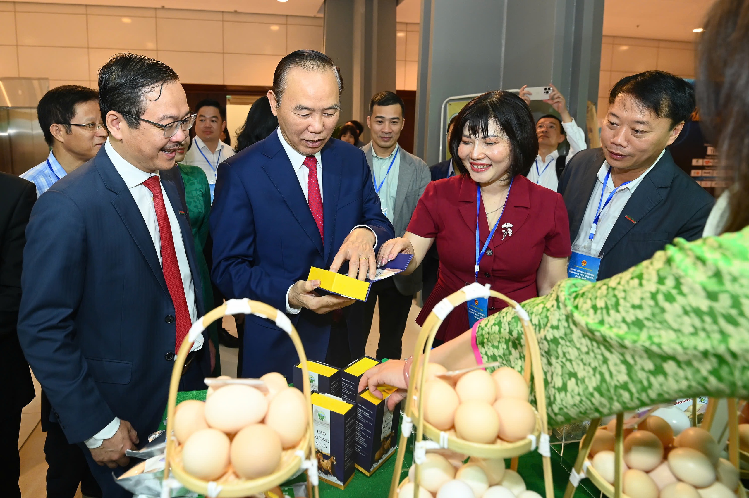 Xây dựng thương hiệu bò H’Mông thành đặc sản như Hanwoo của Hàn Quốc 2 Xây dựng thương hiệu bò H’Mông thành đặc sản như Hanwoo của Hàn Quốc - Ảnh 3.