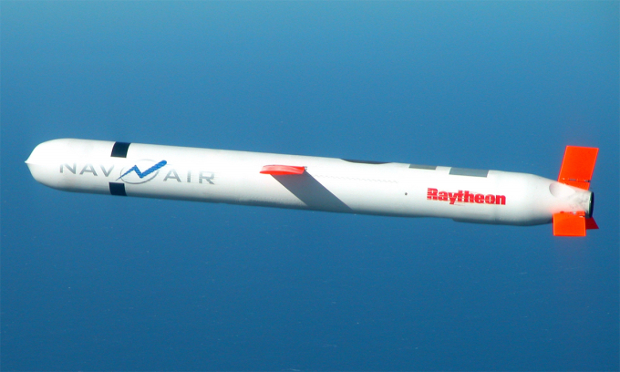 Tên lửa Tomahawk trong cuộc thử nghiệm tháng 11/2002. Ảnh: Raytheon