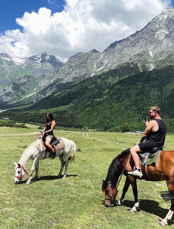Cặp đôi đi bộ từ Anh sang Việt Nam: Hành trình 14.000 km diệu kỳ và ý nghĩa 7 Hành trình của Luke, Sophie và chú chó Belle có nhiều khoảnh khắc đáng nhớ.