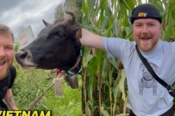 Khách Tây đi bộ hơn 15.000km để đến Việt Nam