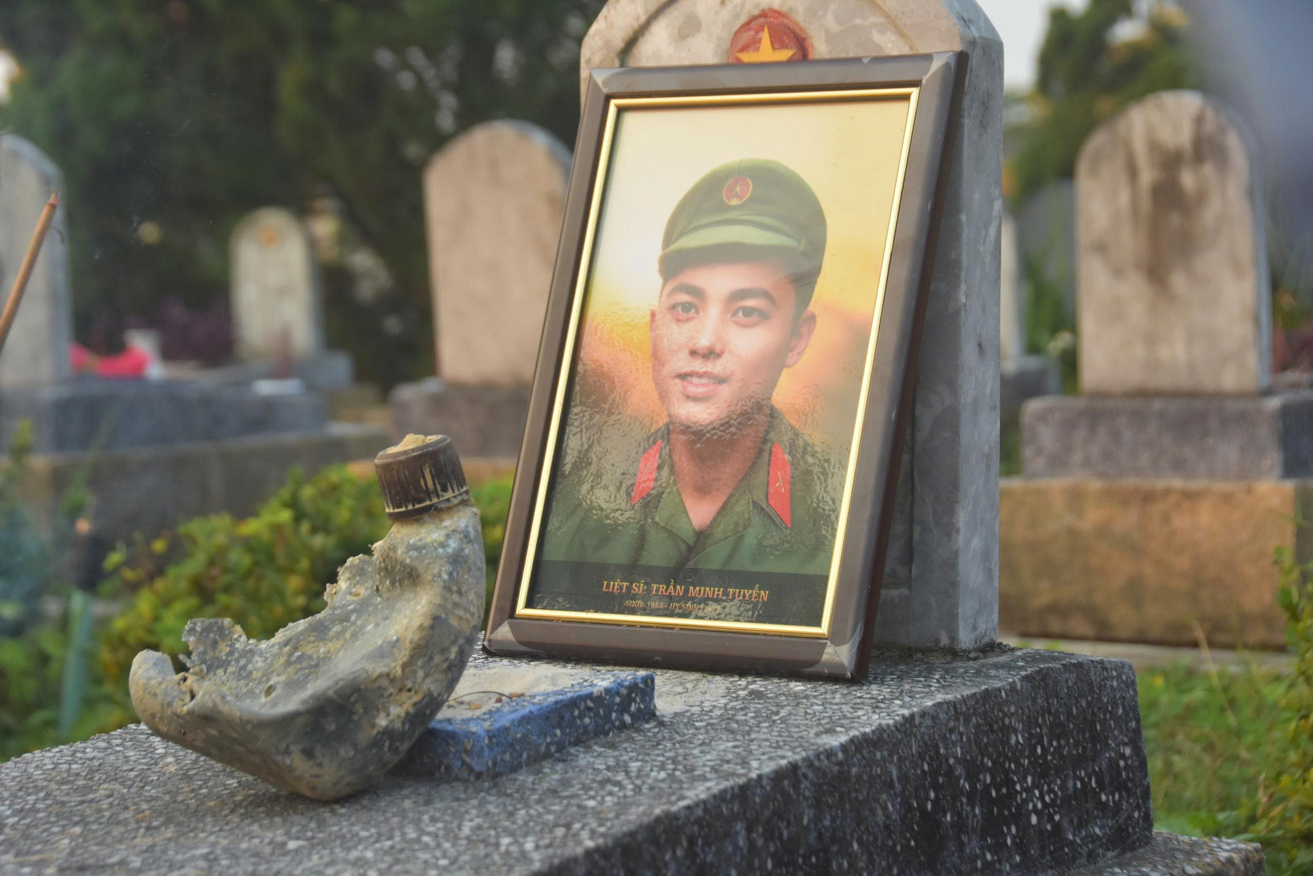 Chiếc bi đông 'dẫn lối' người lính trở về đất mẹ- Ảnh 2. Chiếc bi đông 'dẫn lối' người lính trở về đất mẹ- Ảnh 2.