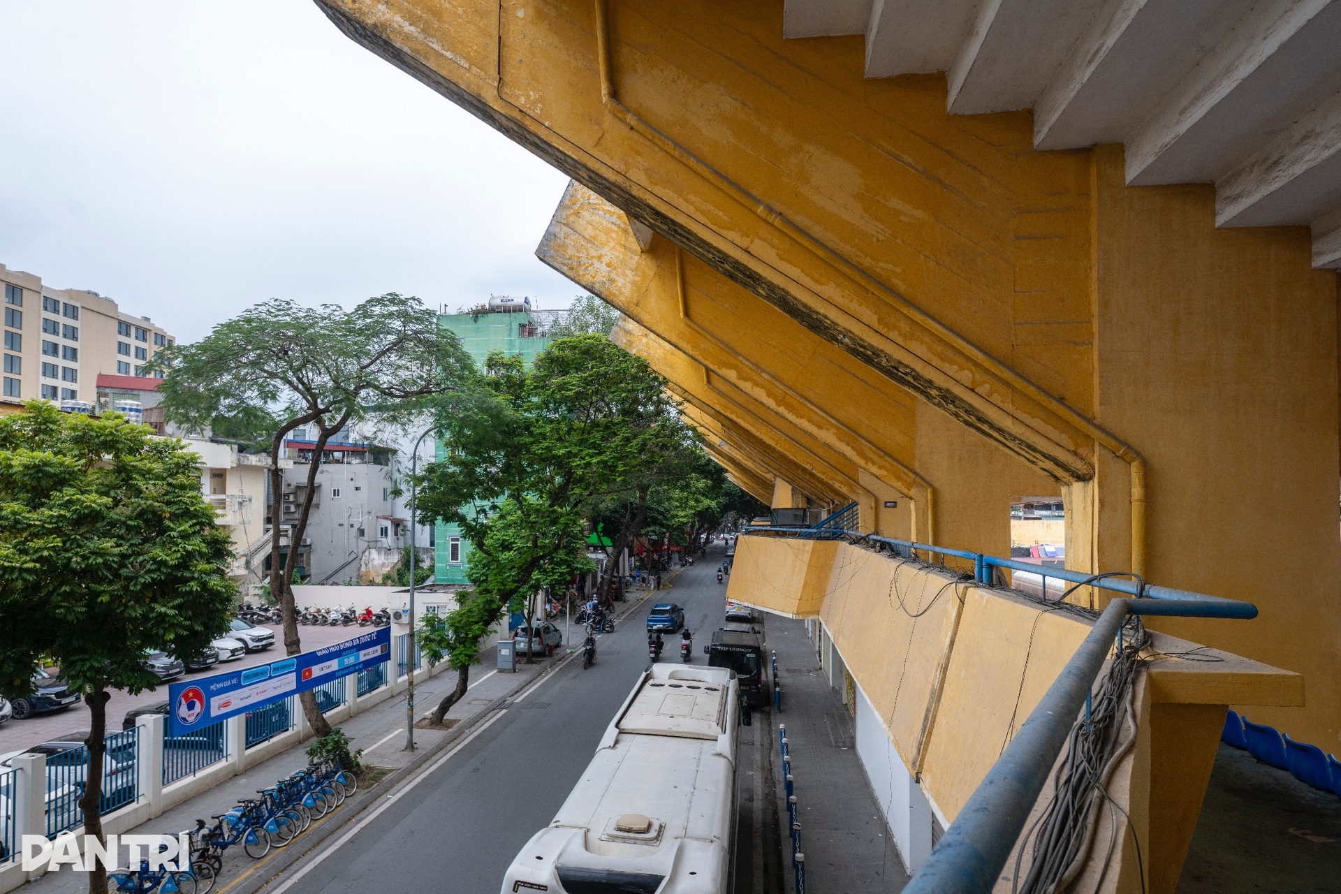 Diện mạo sân bóng gần 70 năm tuổi trước màn tái xuất của tuyển Việt Nam - 4