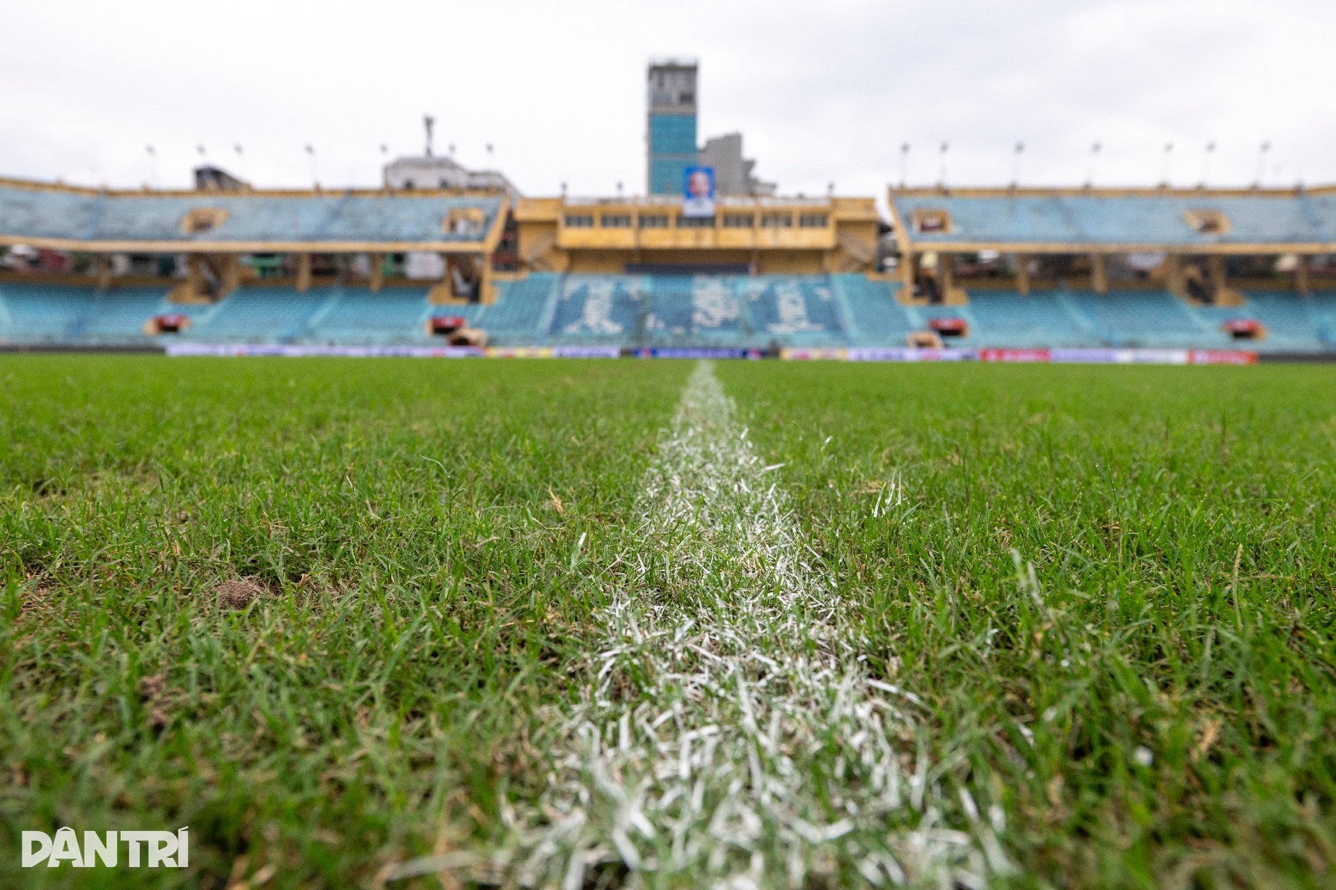 Diện mạo sân bóng gần 70 năm tuổi trước màn tái xuất của tuyển Việt Nam - 9