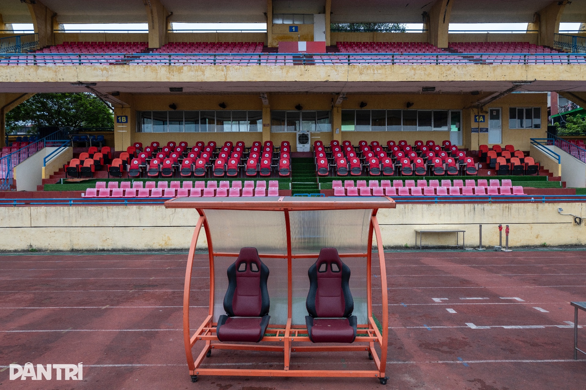 Diện mạo sân bóng gần 70 năm tuổi trước màn tái xuất của tuyển Việt Nam - 13