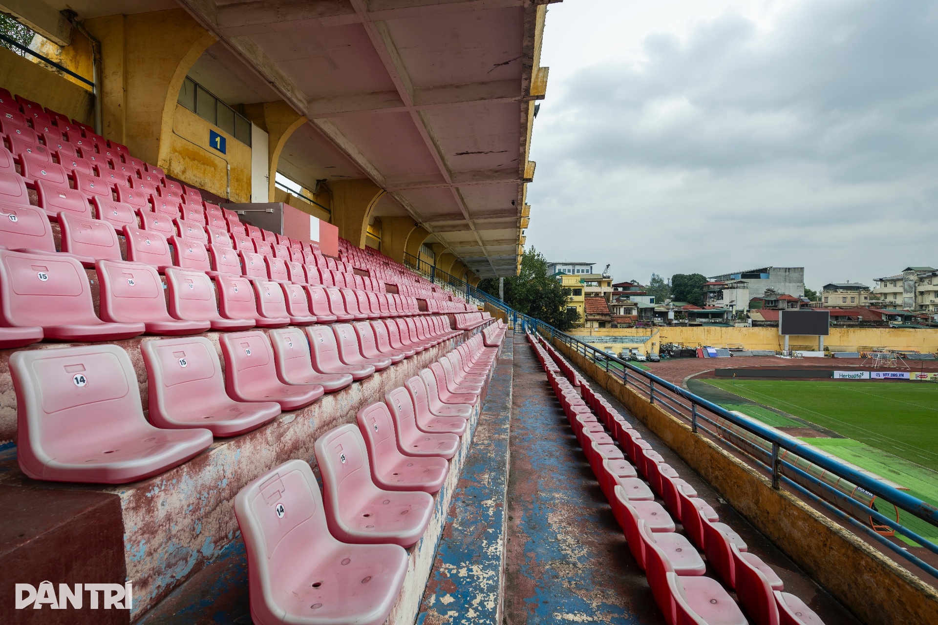 Diện mạo sân bóng gần 70 năm tuổi trước màn tái xuất của tuyển Việt Nam - 14