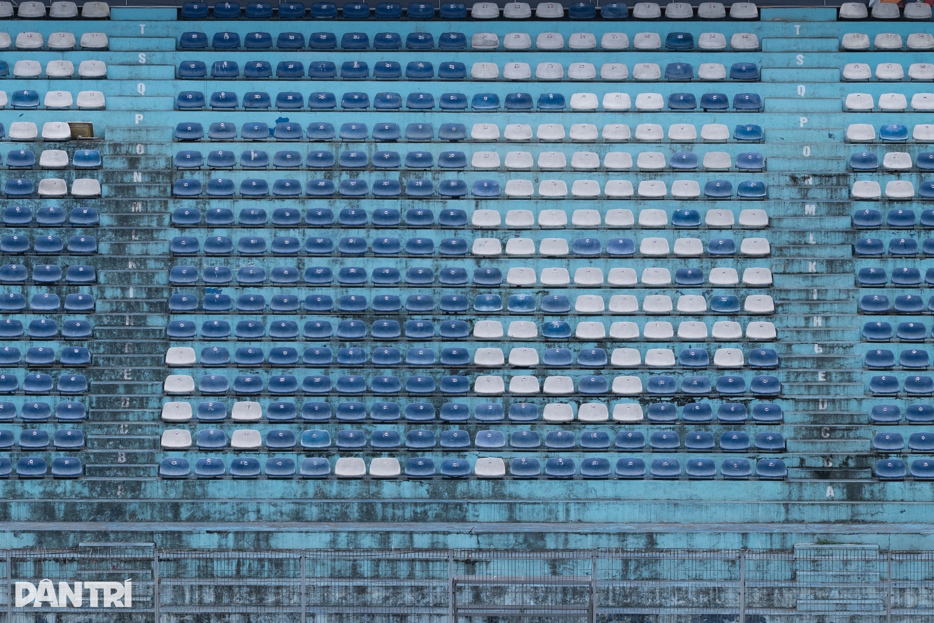 Diện mạo sân bóng gần 70 năm tuổi trước màn tái xuất của tuyển Việt Nam - 15