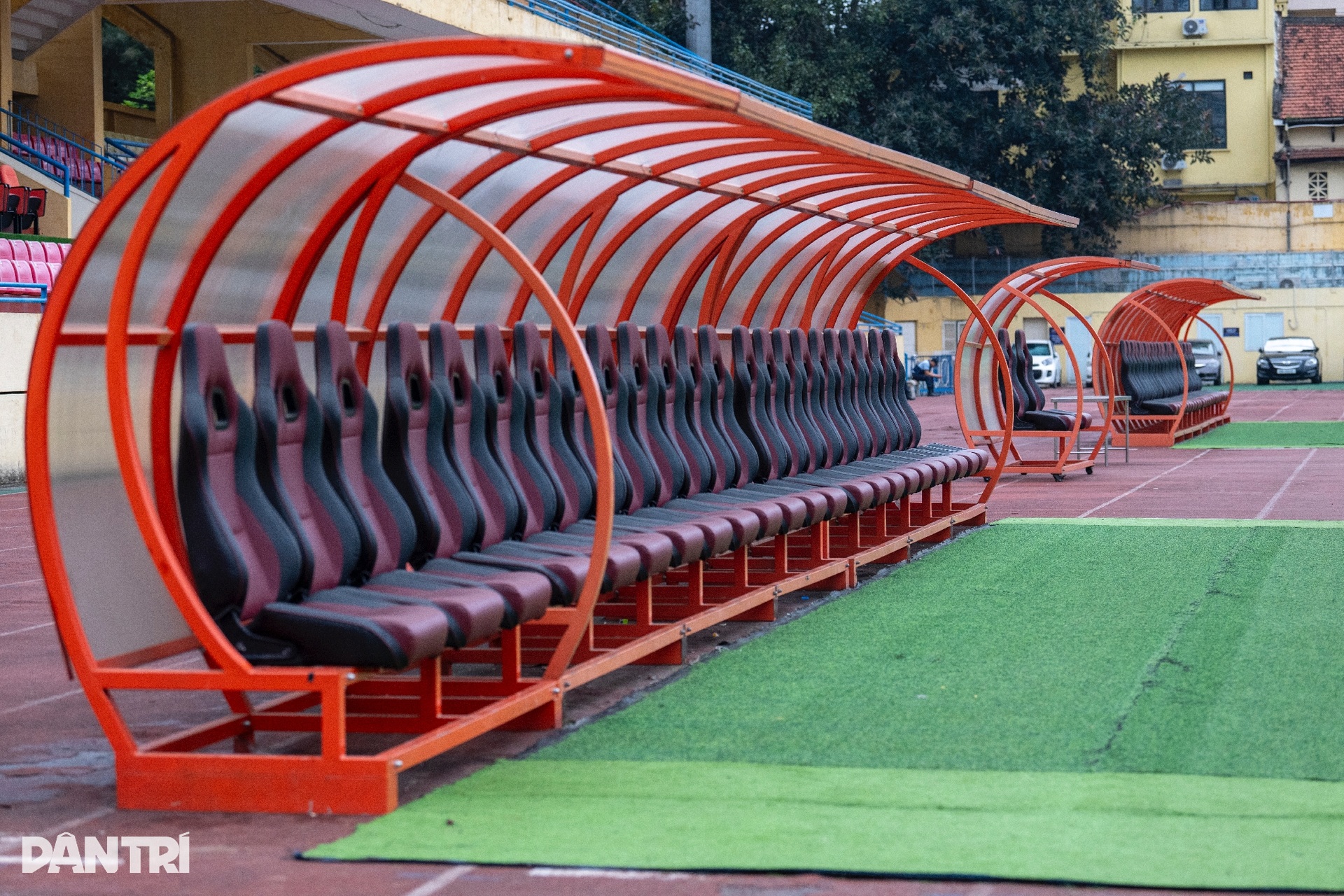 Diện mạo sân bóng gần 70 năm tuổi trước màn tái xuất của tuyển Việt Nam - 16