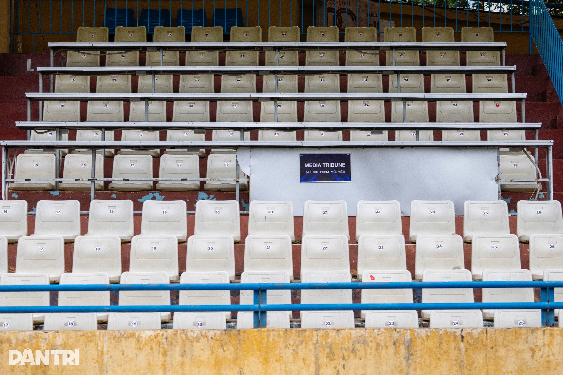 Diện mạo sân bóng gần 70 năm tuổi trước màn tái xuất của tuyển Việt Nam - 17