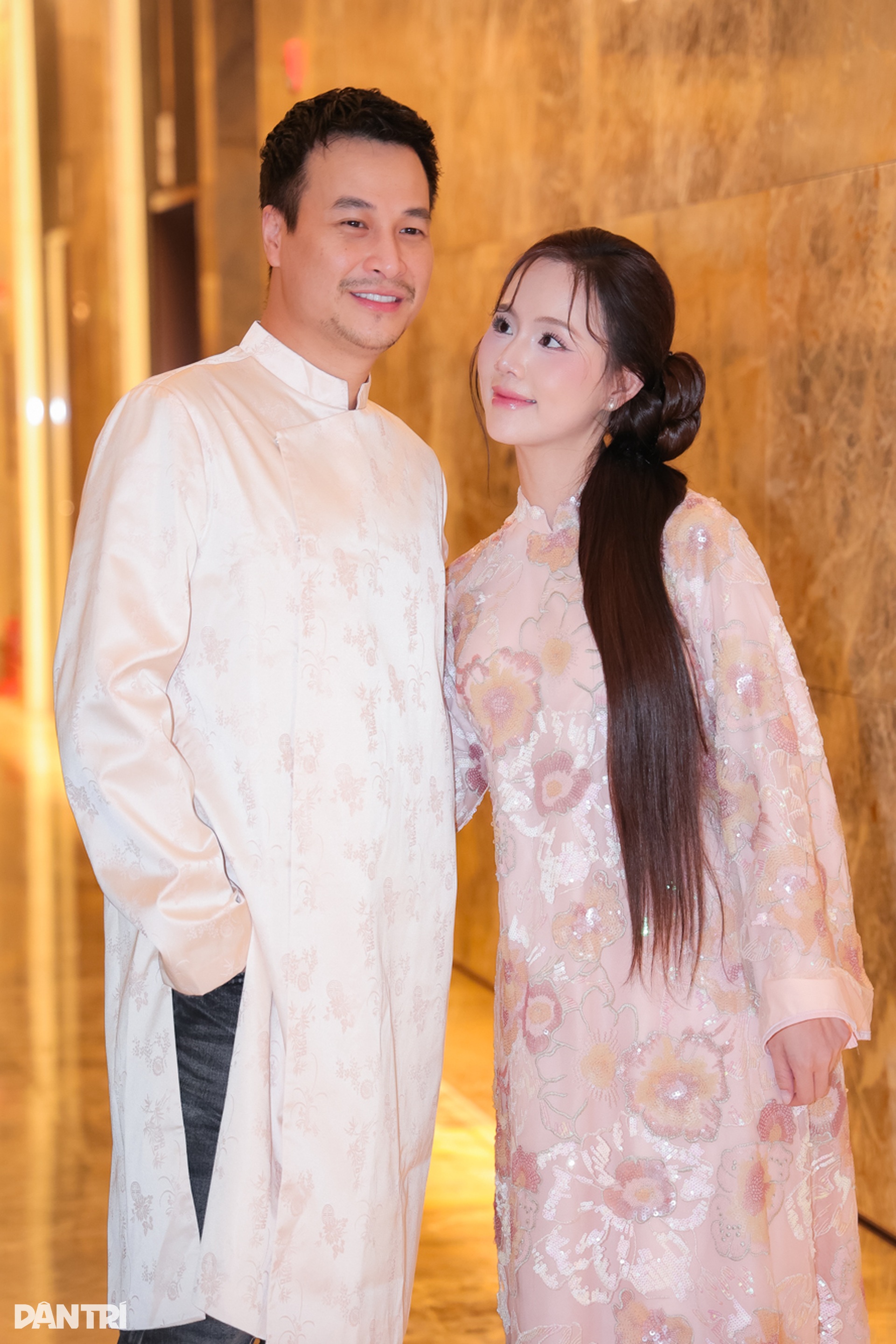 Hai cặp đôi hot là vợ chồng từ ngoài đời đến trên phim giờ vàng VTV - 9