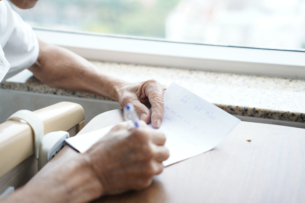 Hành trình điều trị xúc động của bệnh nhân ung thư từng nghĩ không sống nổi - 3