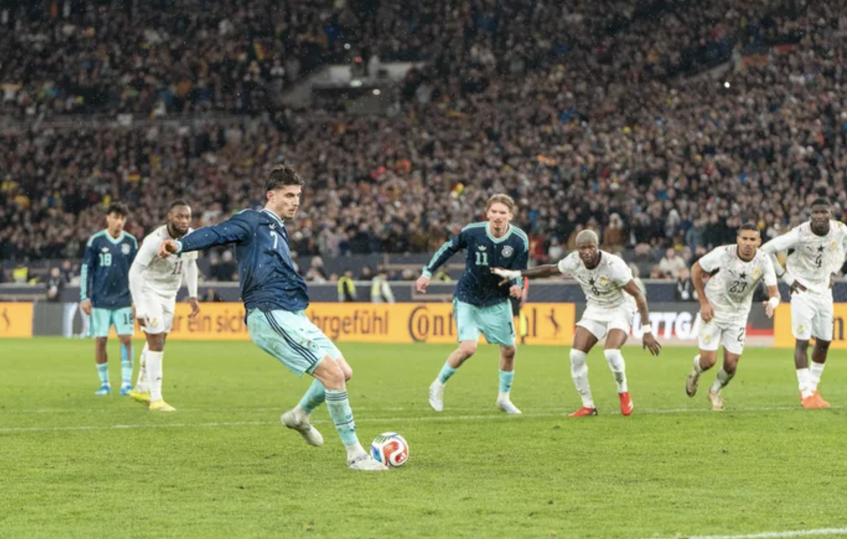 Sao dự bị lập công phút 88, Đức thắng nghẹt thở Ghana - Ảnh 3.