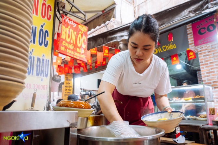 Quán bún ốc chuối đậu ba đời nức tiếng ngõ chợ Đồng Xuân - 3