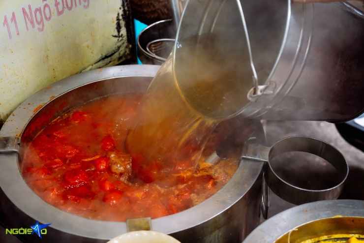 Quán bún ốc chuối đậu ba đời nức tiếng ngõ chợ Đồng Xuân - 4