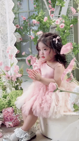 Lisa nhà Khánh Thi - Phan Hiển bé xíu mà xinh yêu, thần thái sao nhí, đời này 