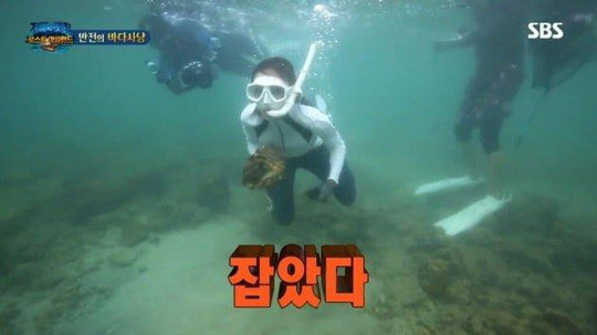 Khoảnh khắc lặn biển khiến 1 mỹ nhân suýt tù tội, 