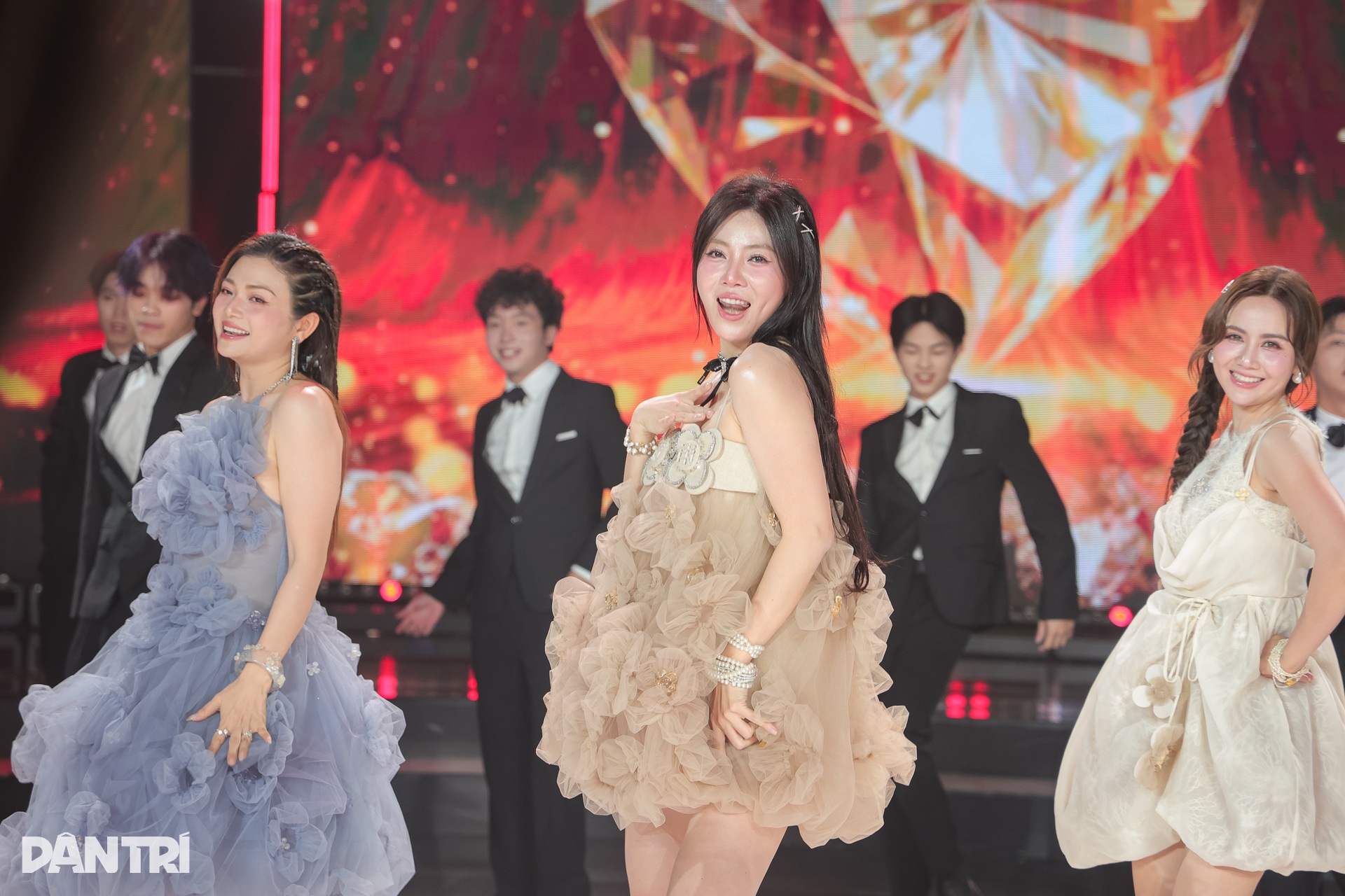 Dàn nữ diễn viên gợi cảm bậc nhất của VTV khoe sắc - 12