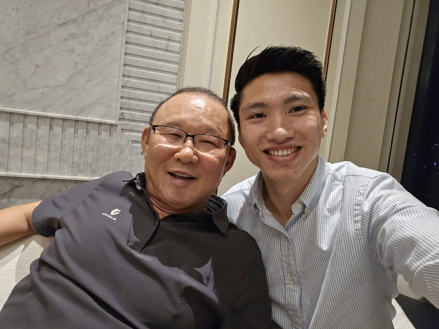 HLV Park Hang-seo gặp siêu sao Son Heung-min liền xin ngay 2 thứ cho Văn Hậu, Quế Ngọc Hải, bảo sao tình 