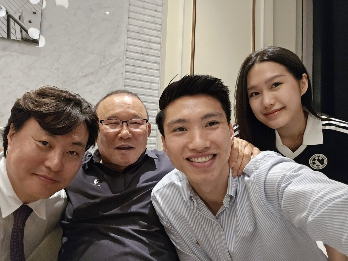 HLV Park Hang-seo gặp siêu sao Son Heung-min liền xin ngay 2 thứ cho Văn Hậu, Quế Ngọc Hải, bảo sao tình 