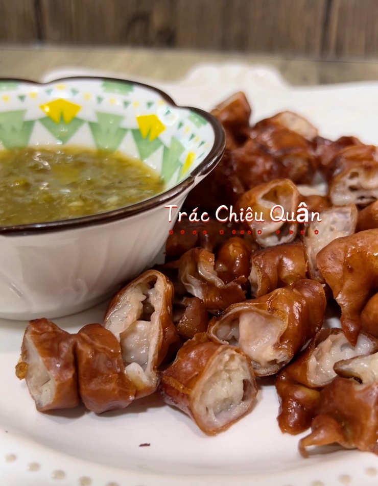 Cách làm lòng già chiên giòn: Nhấm rượu rất hợp