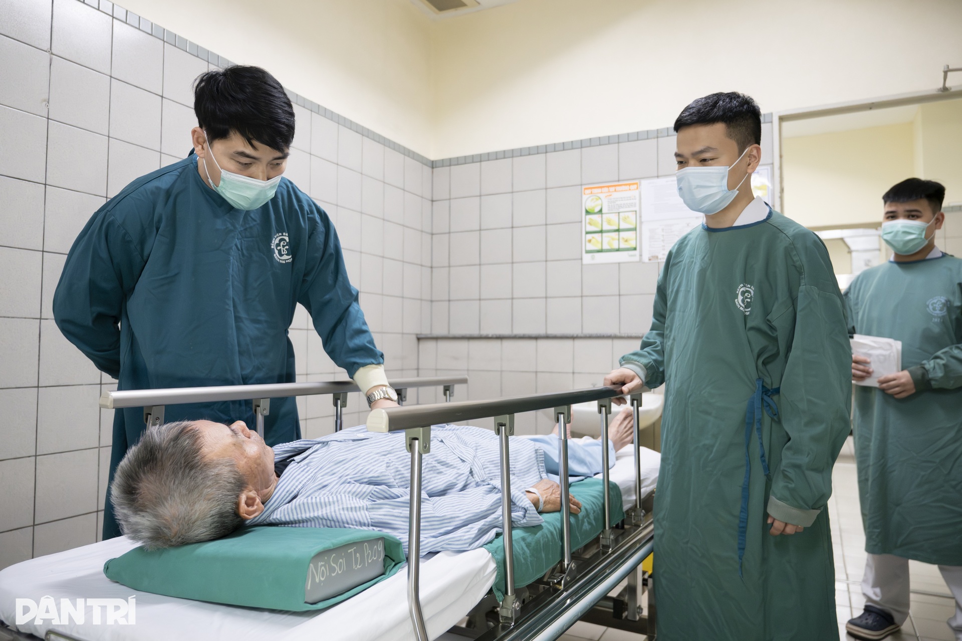 Xem bác sĩ biến ung thư thành bong bóng, loại bỏ hoàn toàn khỏi dạ dày - 4