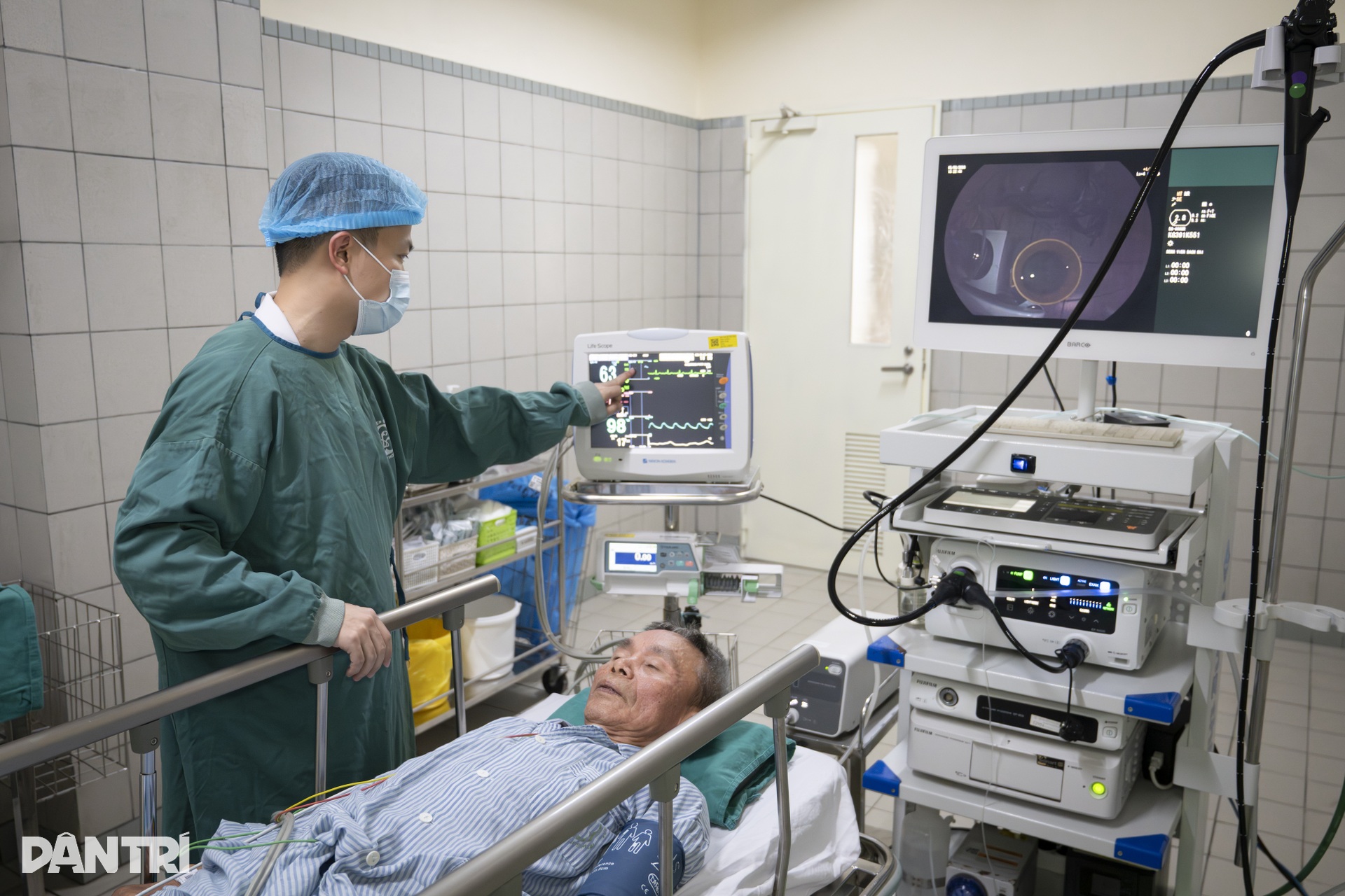 Xem bác sĩ biến ung thư thành bong bóng, loại bỏ hoàn toàn khỏi dạ dày - 5