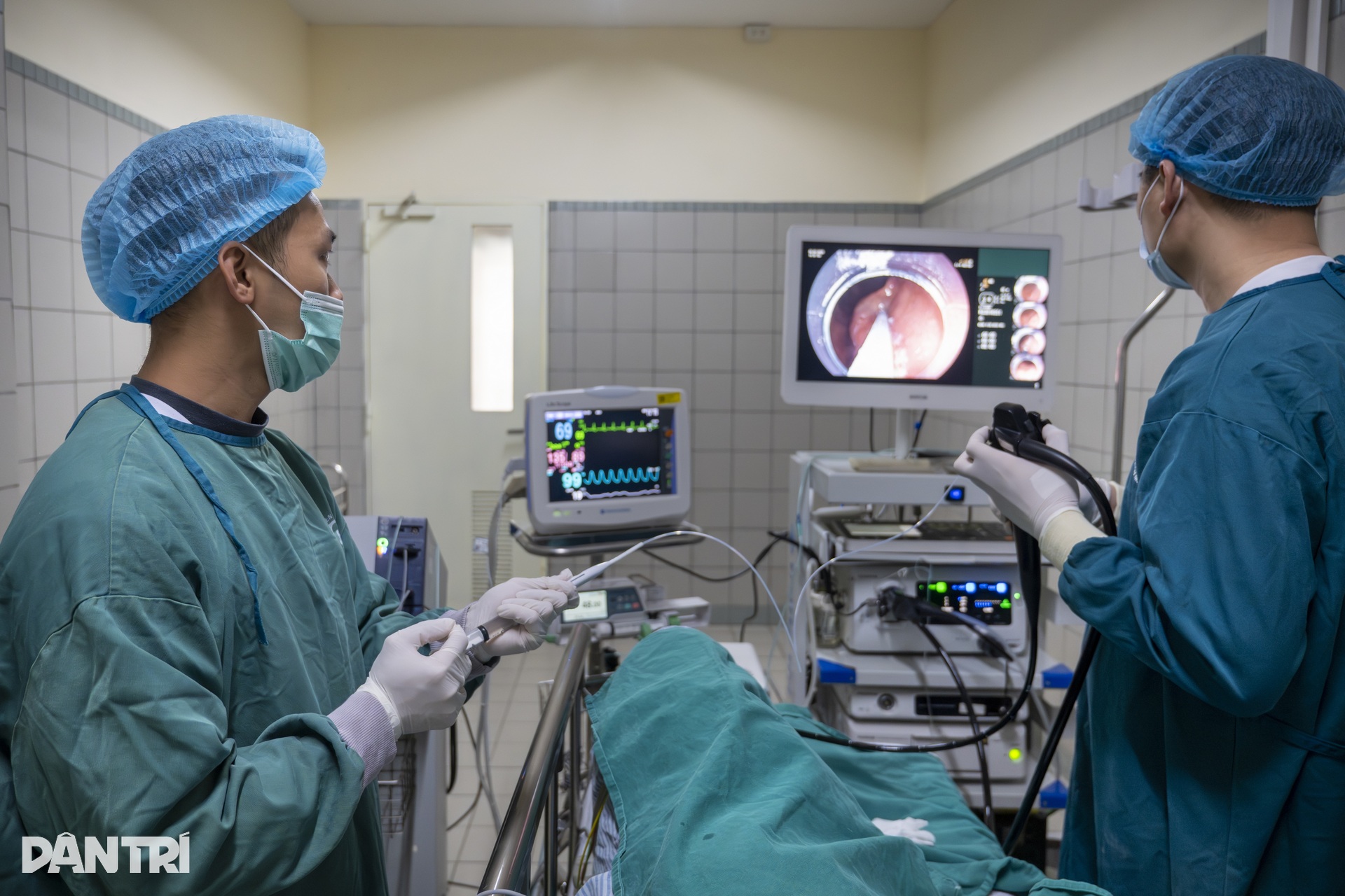 Xem bác sĩ biến ung thư thành bong bóng, loại bỏ hoàn toàn khỏi dạ dày - 15