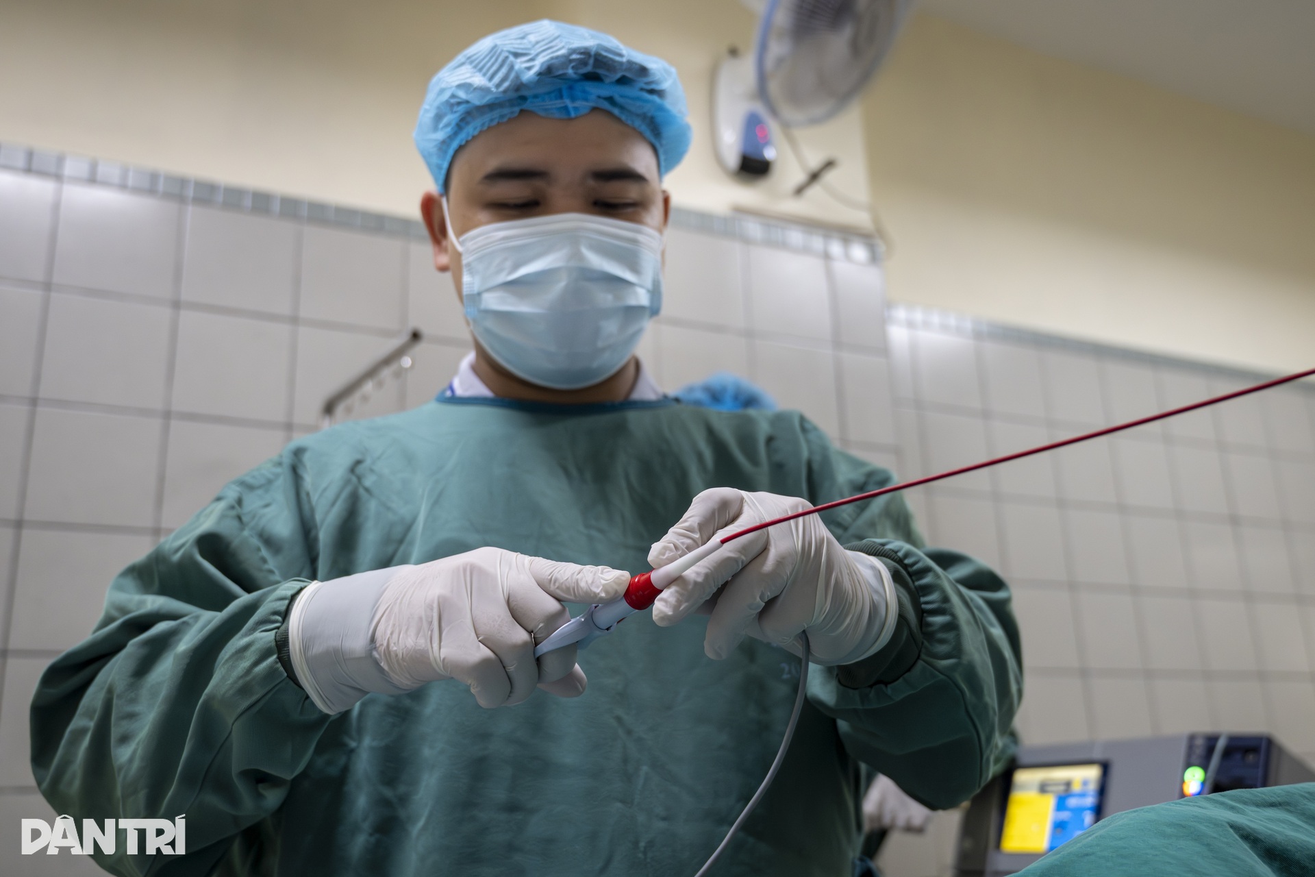 Xem bác sĩ biến ung thư thành bong bóng, loại bỏ hoàn toàn khỏi dạ dày - 17