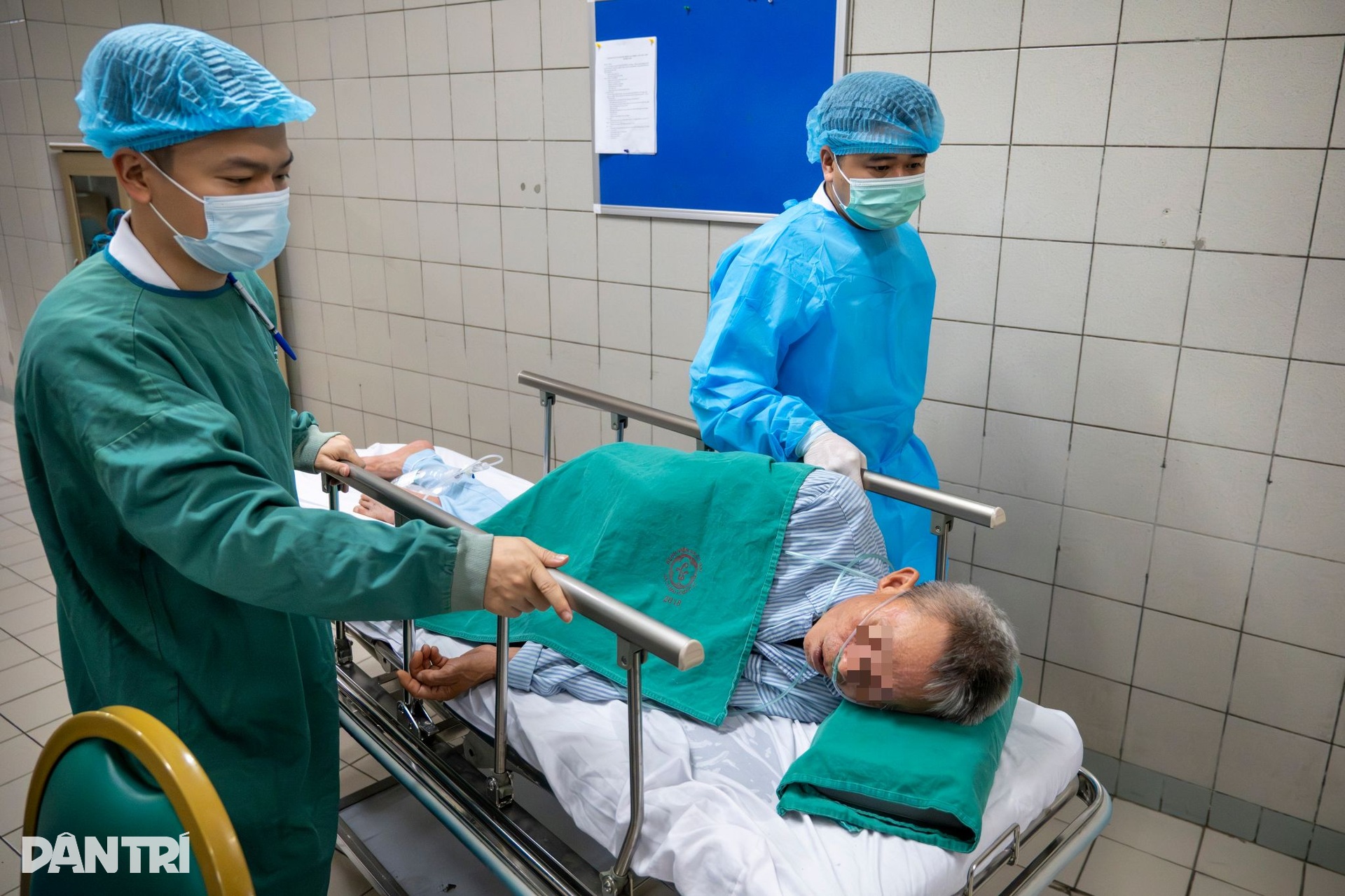 Xem bác sĩ biến ung thư thành bong bóng, loại bỏ hoàn toàn khỏi dạ dày - 22