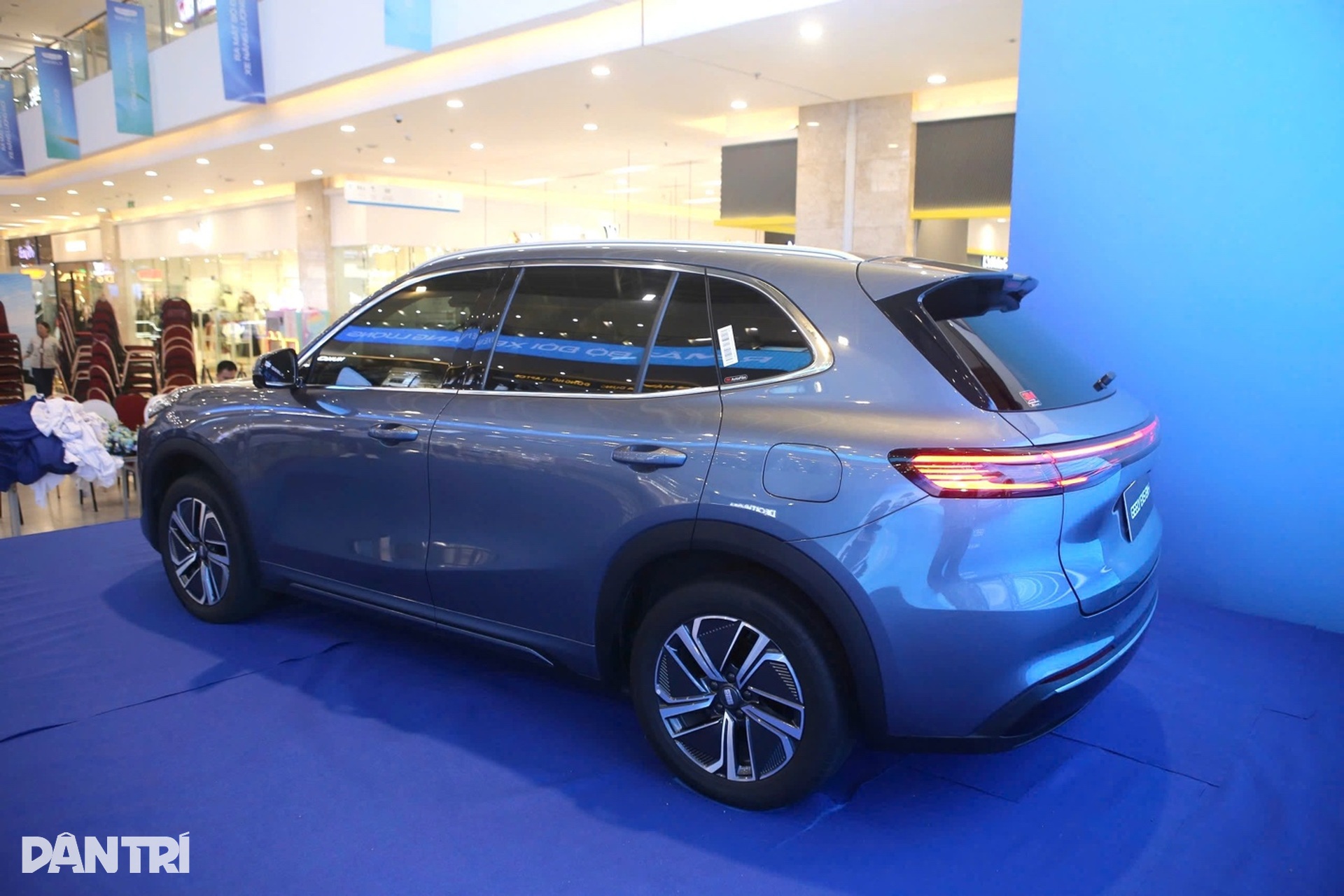 Geely EX5 PHEV giá gần 1 tỷ đồng, đối thủ mới của Sealion 6 và Destinator - 2 Geely EX5 PHEV giá gần 1 tỷ đồng, đối thủ mới của Sealion 6 và Destinator - 2