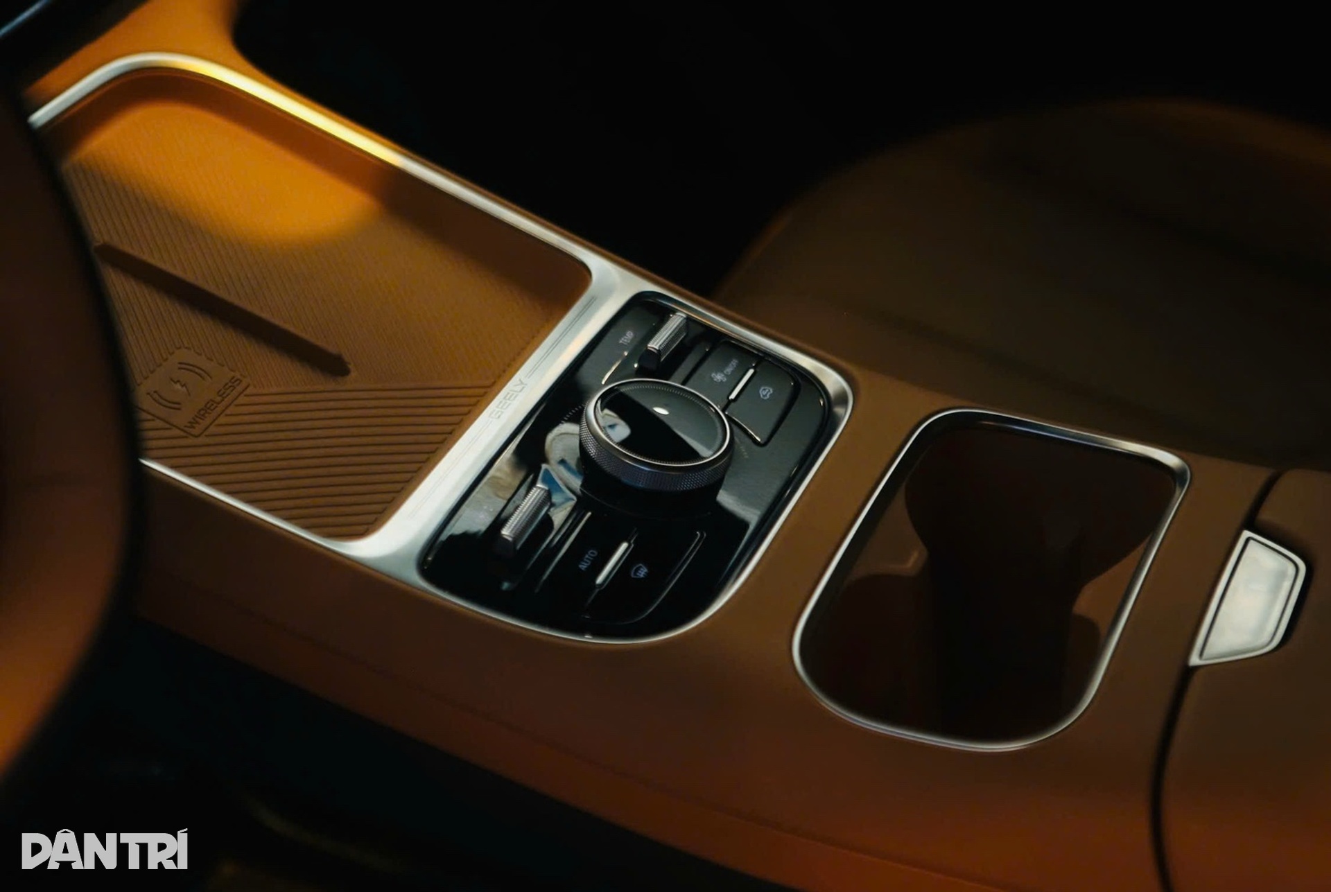 Geely EX5 PHEV giá gần 1 tỷ đồng, đối thủ mới của Sealion 6 và Destinator - 8 Geely EX5 PHEV giá gần 1 tỷ đồng, đối thủ mới của Sealion 6 và Destinator - 8