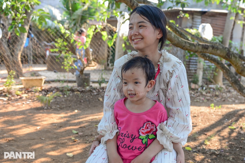 Bé gái 16 tuổi nuôi 3 em ở Lâm Đồng được hỗ trợ hơn 4,5 tỷ đồng - 3