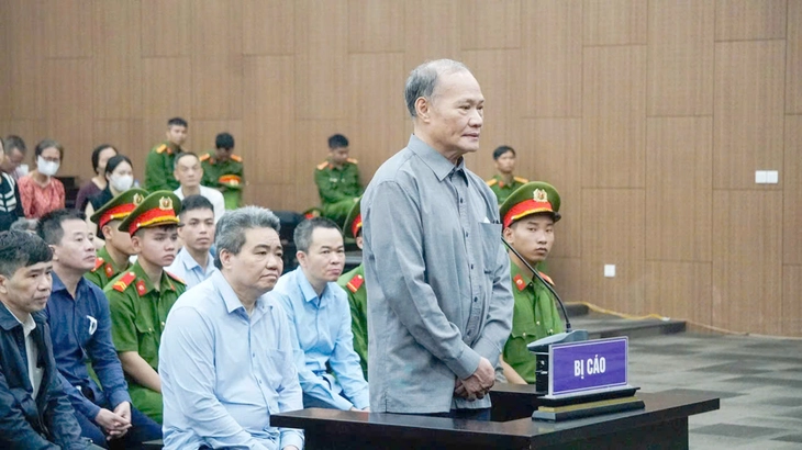 Vụ án cựu thứ trưởng nhận hối lộ: Bên trong 'túi quà quê' chứa 10 tỉ đồng và 200.000 USD 3 hối lộ - Ảnh 3.