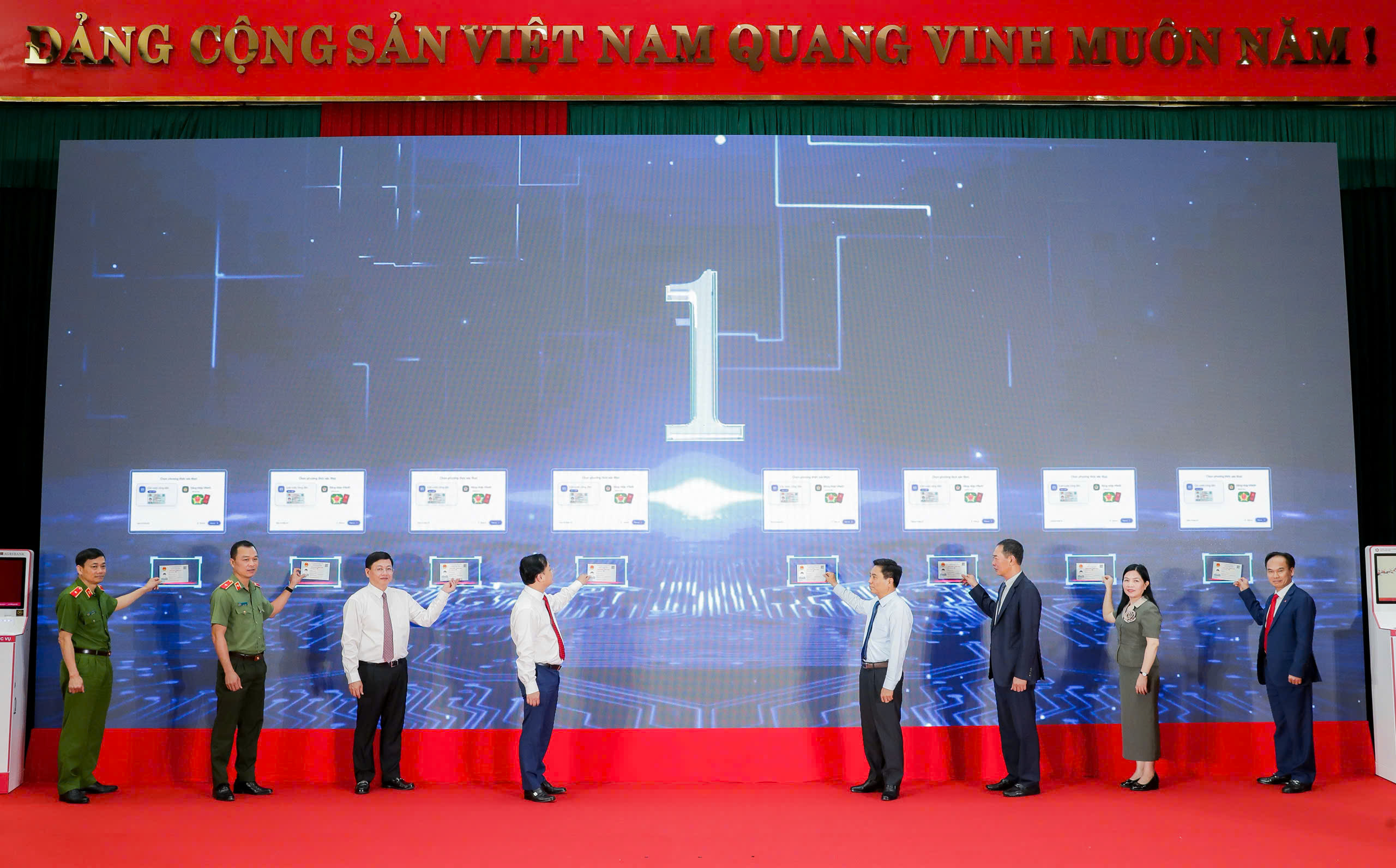 Agribank đồng hành cùng tỉnh Thanh Hoá triển khai mô hình Kiosk hành chính công thông minh- Ảnh 4.