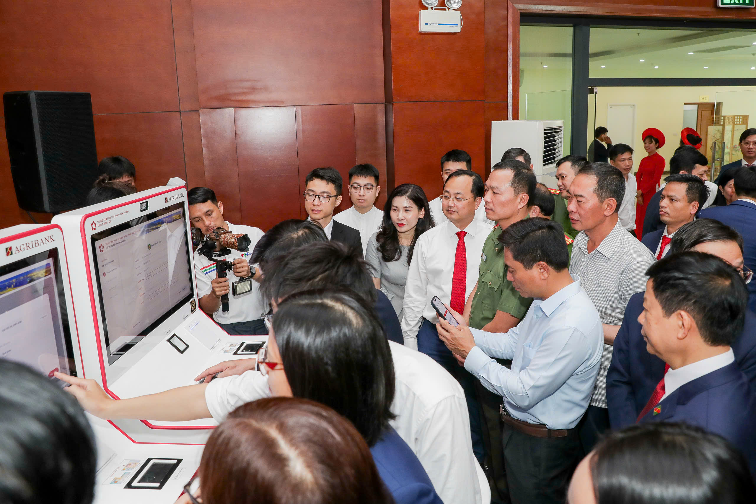 Agribank đồng hành cùng tỉnh Thanh Hoá triển khai mô hình Kiosk hành chính công thông minh- Ảnh 5.