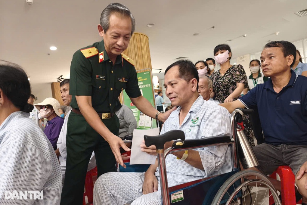 Nghề đặc biệt trong bệnh viện, không cầm dao mổ nhưng giúp xoa dịu nỗi đau - 3