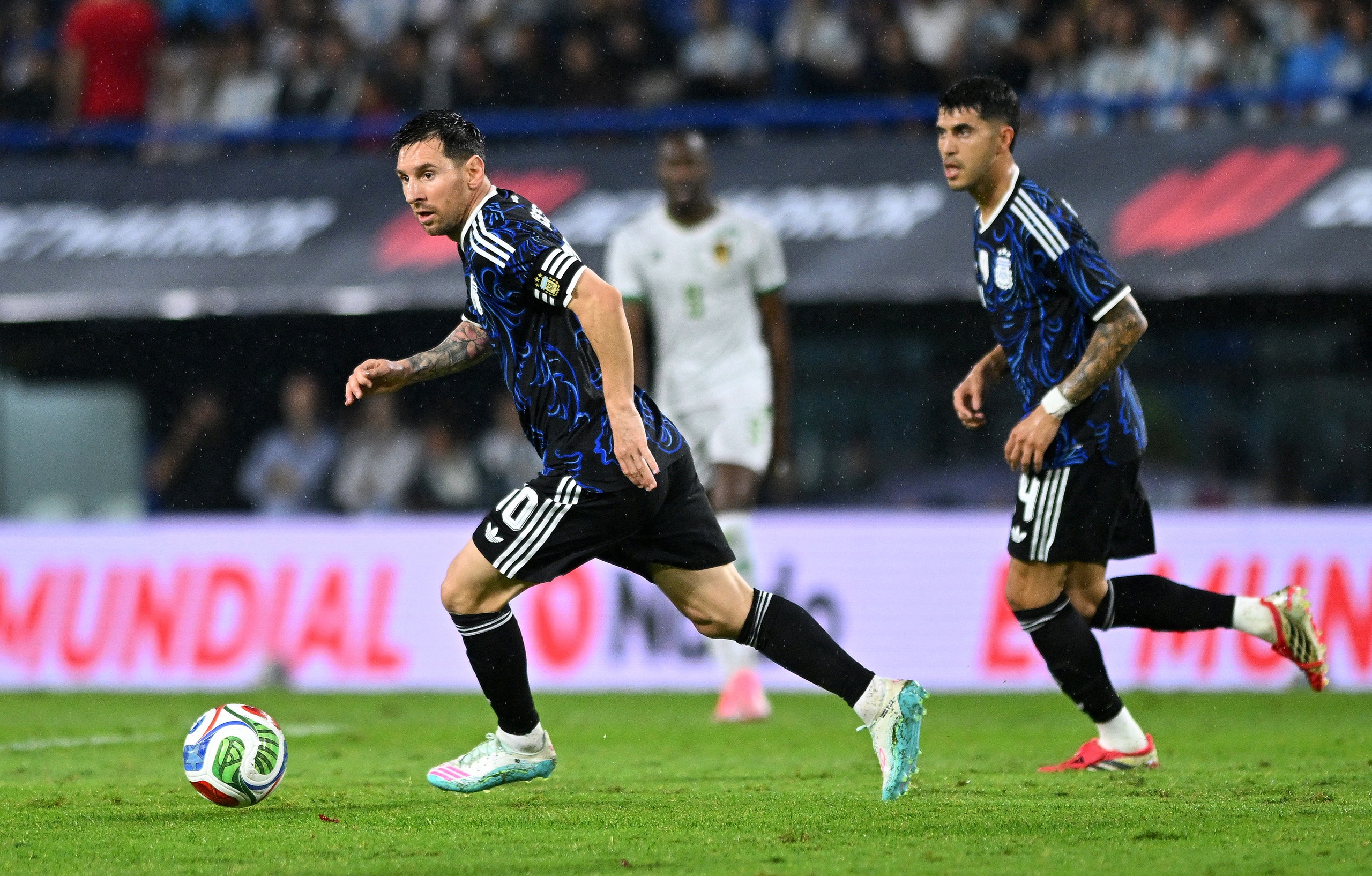 Messi thi đấu trận cuối cùng với đội tuyển Argentina trên sân nhà trước World Cup- Ảnh 2.