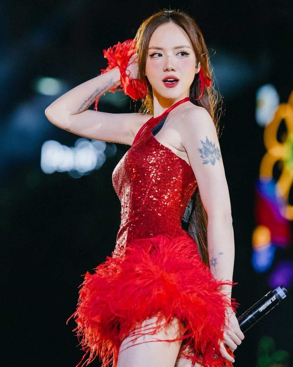 Phương Ly thụt lùi phong độ thời trang sau khi nhuộm da nâu? - 3